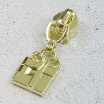 Sallie Tomato - Zipper Pulls