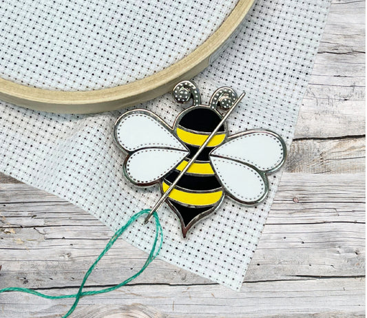 The Tipsy Needle - Magnetic Needle Minder