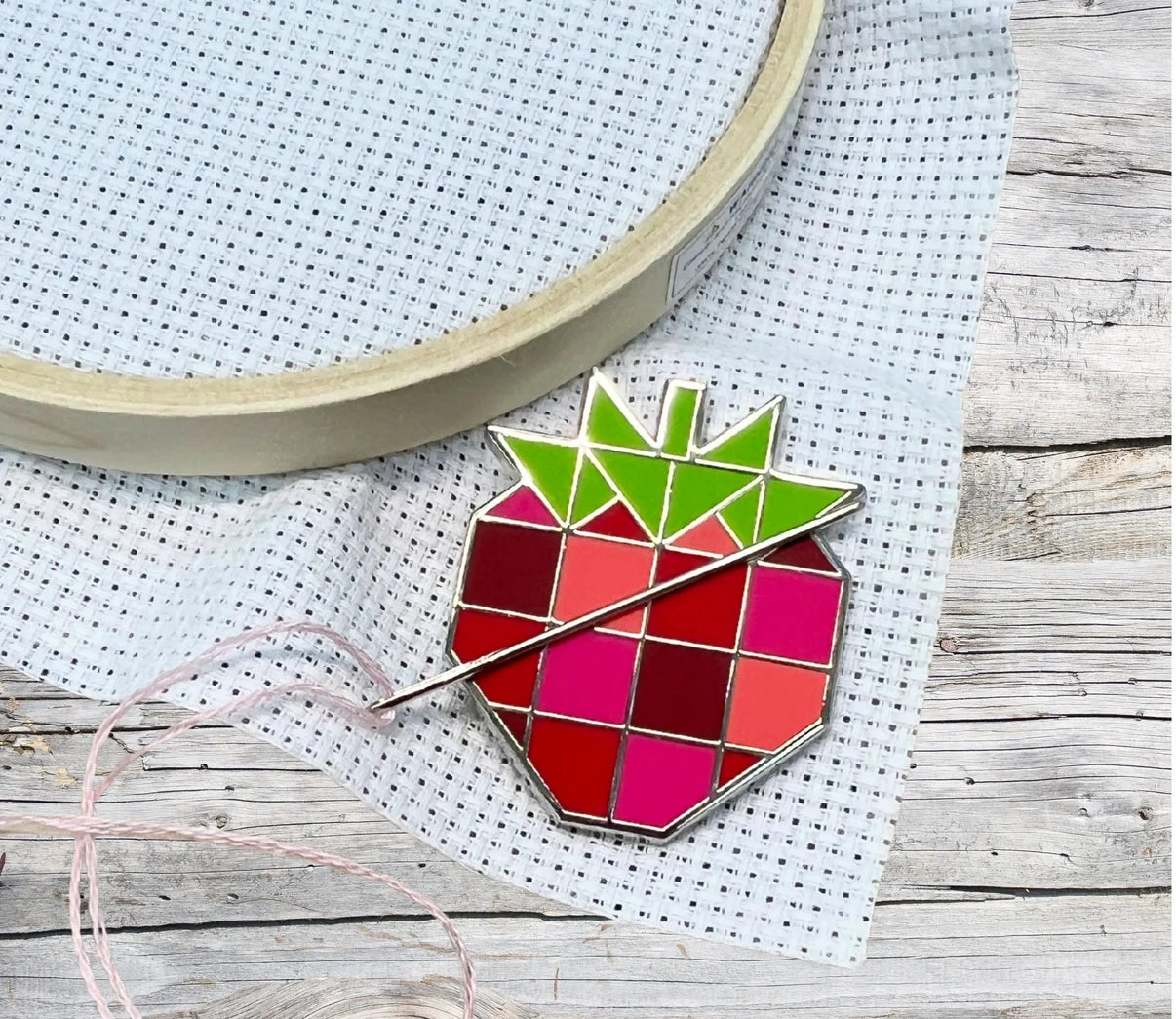 The Tipsy Needle - Magnetic Needle Minder